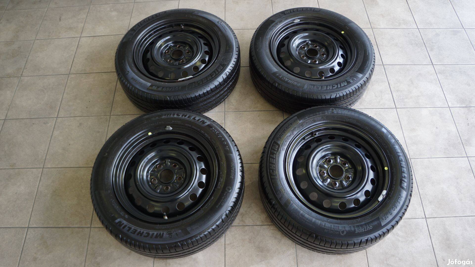205/60 R16 Toyota Avensis nyári gumik lemez felnin