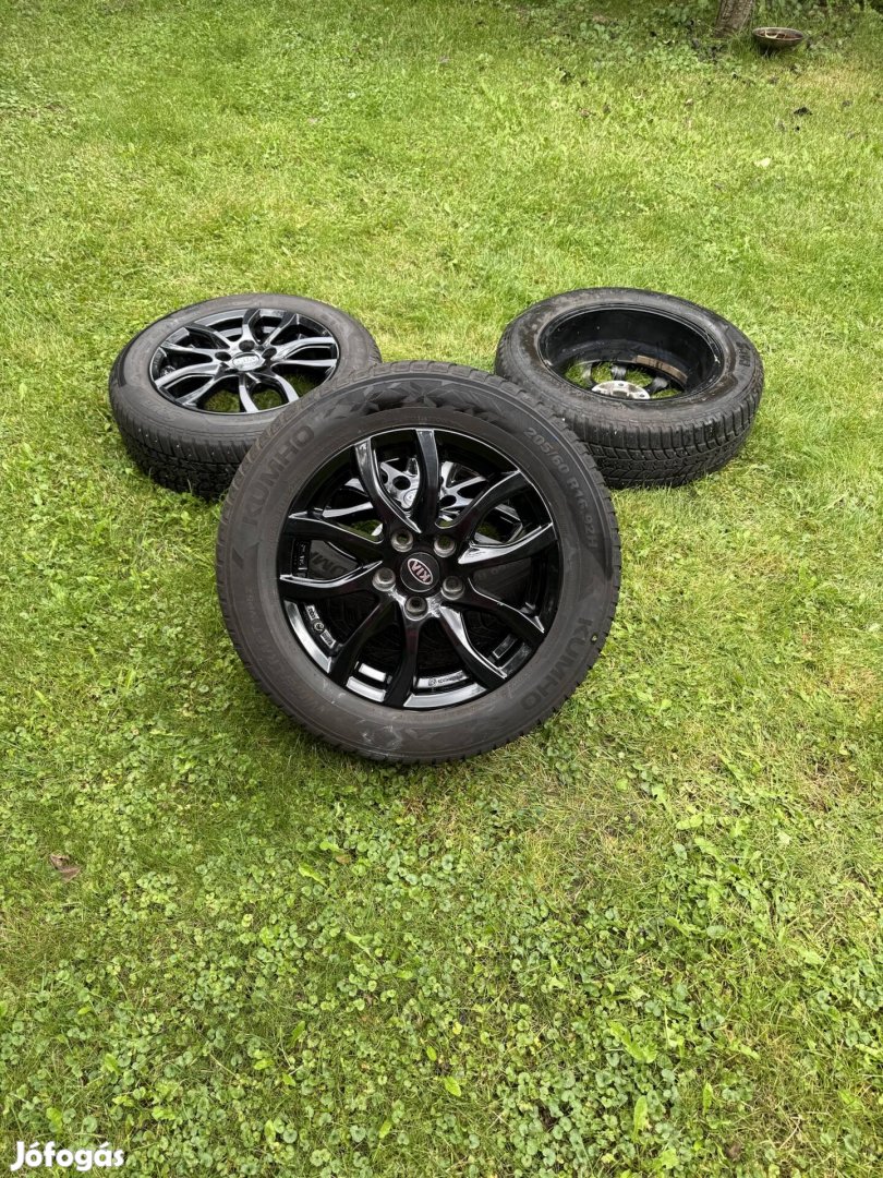 205/60 R16 téligumi