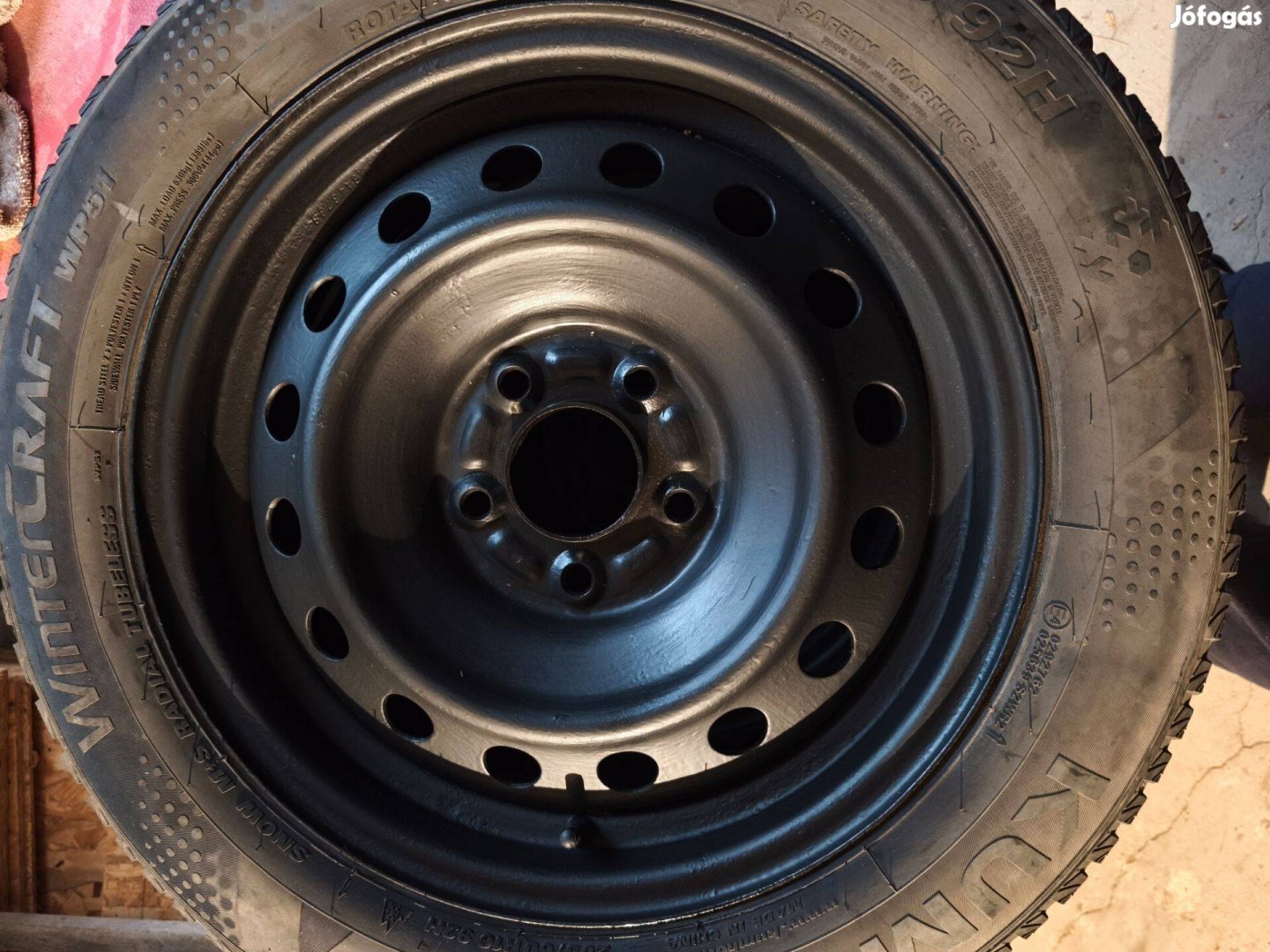 205/60 R16 téligumi toyota felnire szerelve (kb 6 mm profil)