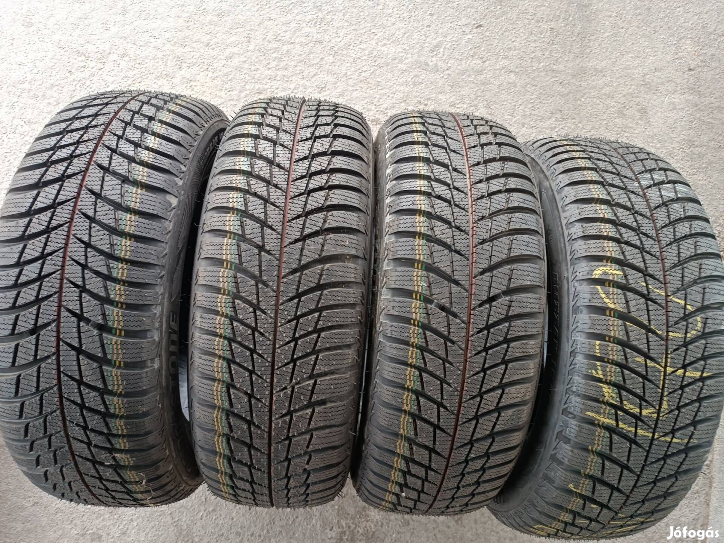 205/60 r16 92H Bridgestone Blizzak LM001 téli gumi garnitúra 