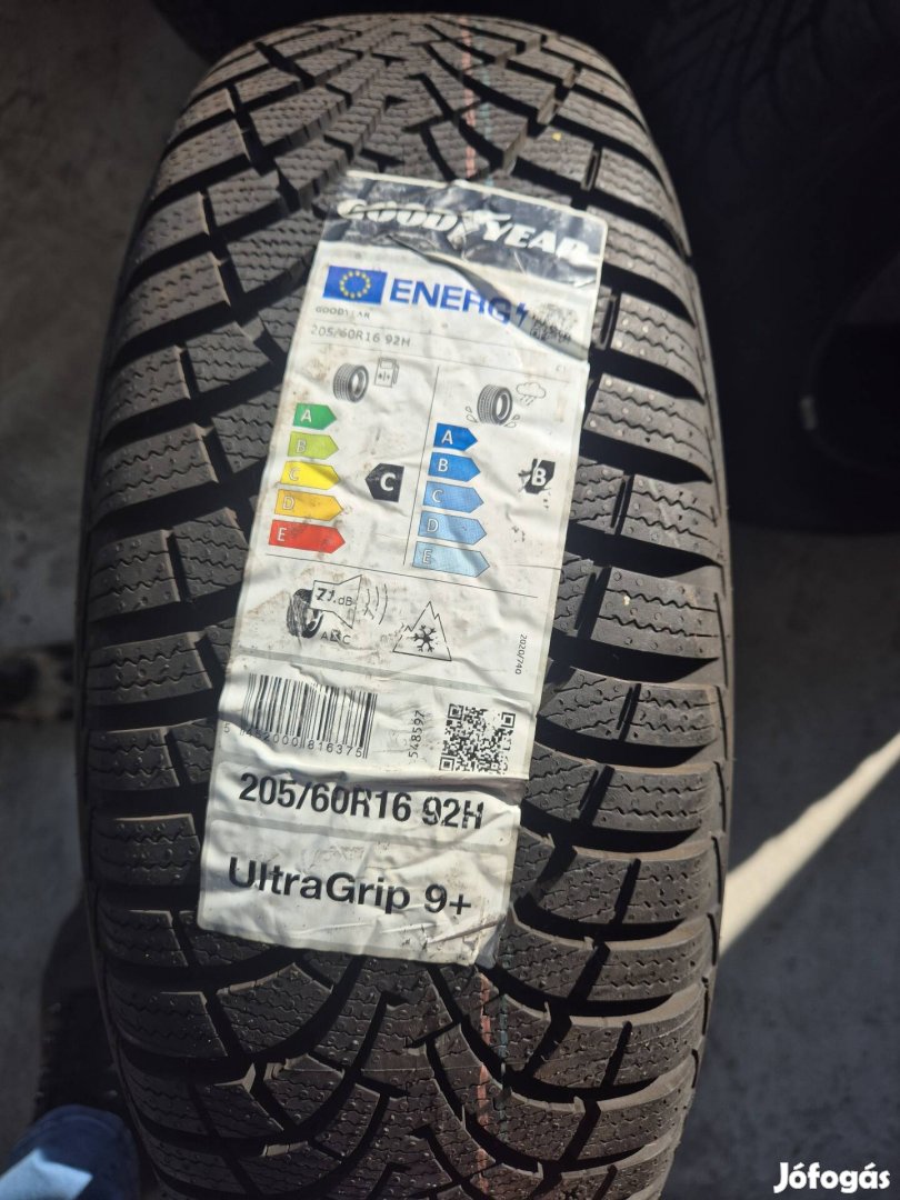 205/60r16 Goodyear ug 9  új téli gumi 1db 