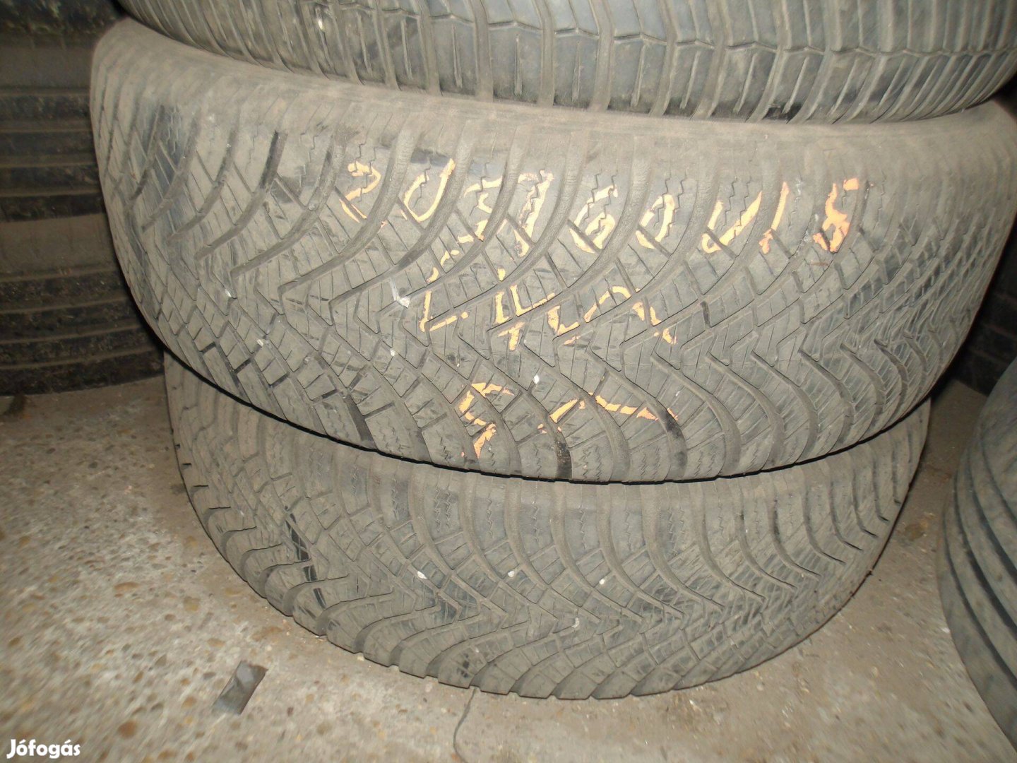 205/60r16 Laufenn négyévszakos gumi ajándék szereléssel