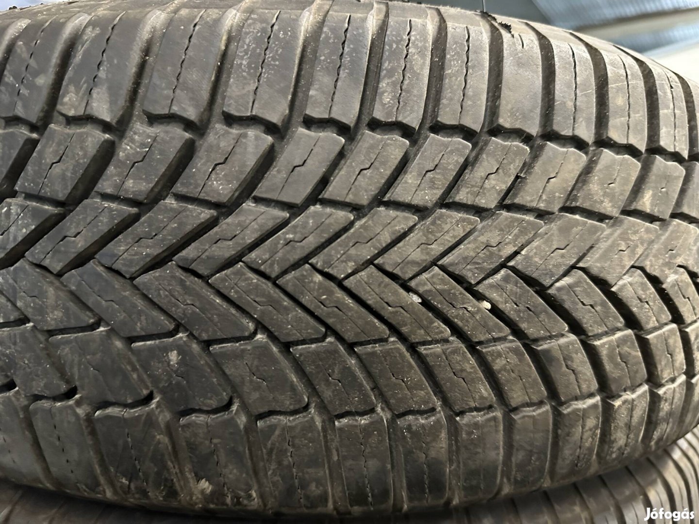 205/65R15 Bridgestone négyévszakos gumik eladó.