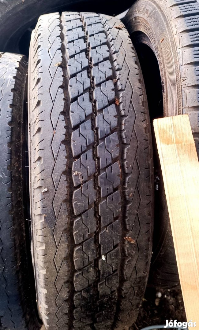 205/65/16C és 195/75/16C  újszerű bridgestone abroncsok