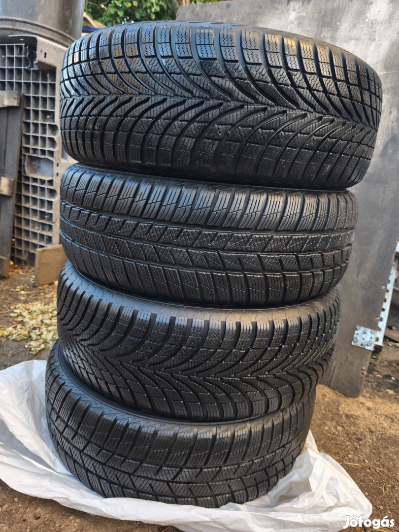 205 /55  R 16 téligumi 