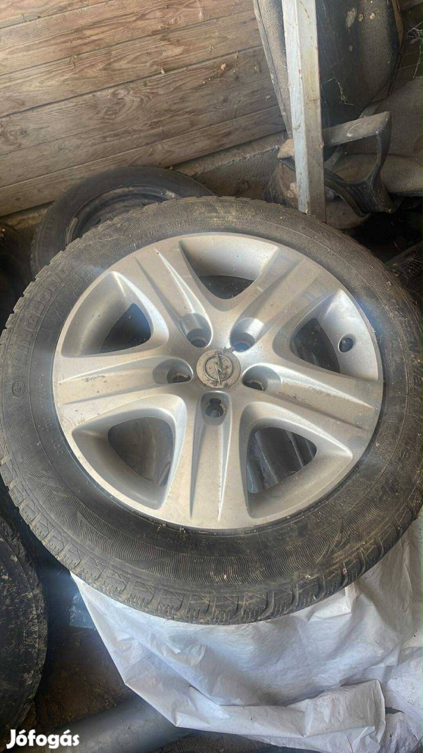 205 / 55 R16 téligumi Opel Astra H 2006, Lemezfelni dísztárcs