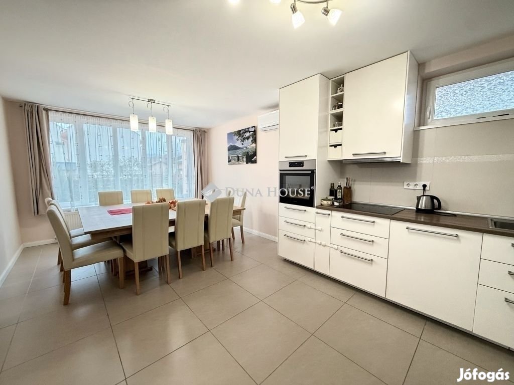 205 nm-es ház eladó Velence