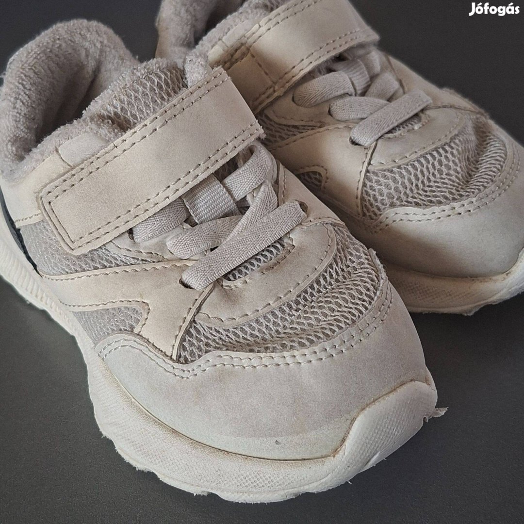 20-21-es méret sportcipő