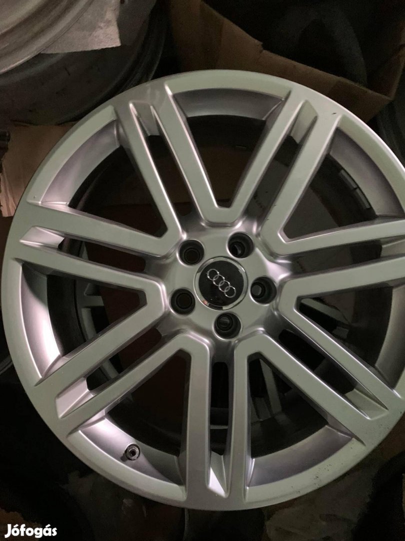 20 Gyari Audi A5 A6 A7 A8 Q7 Alufelni garnitura 5x112