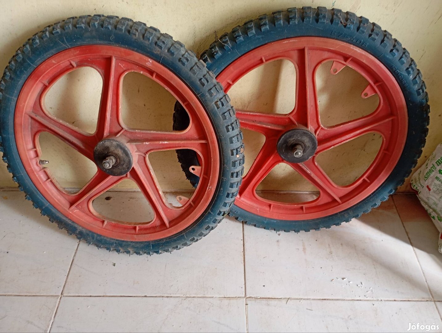 20 műanyag küllős kerék eladó
