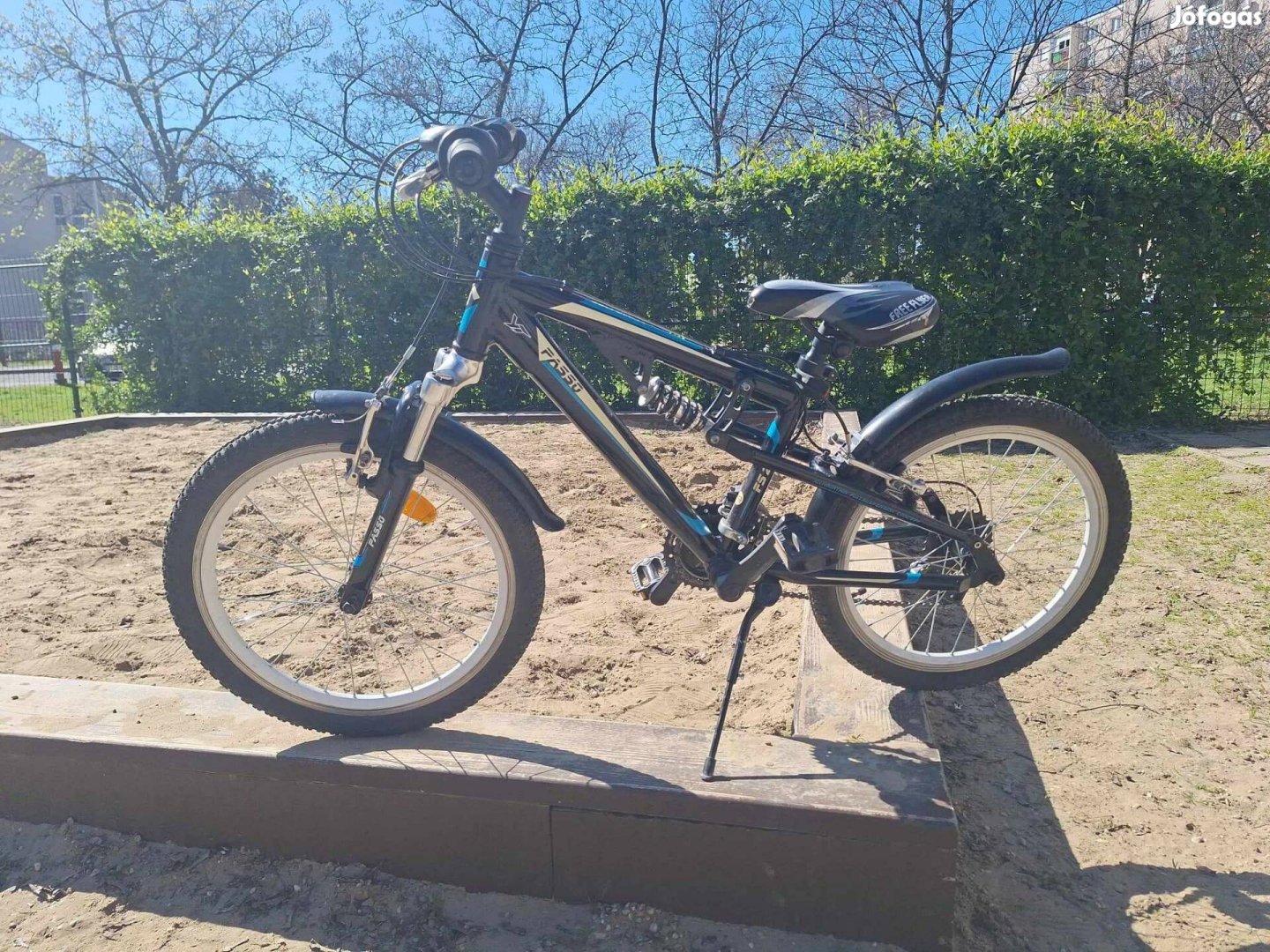 20-as jó állapotú összteleszkópos fiú monteinbike kerékpár