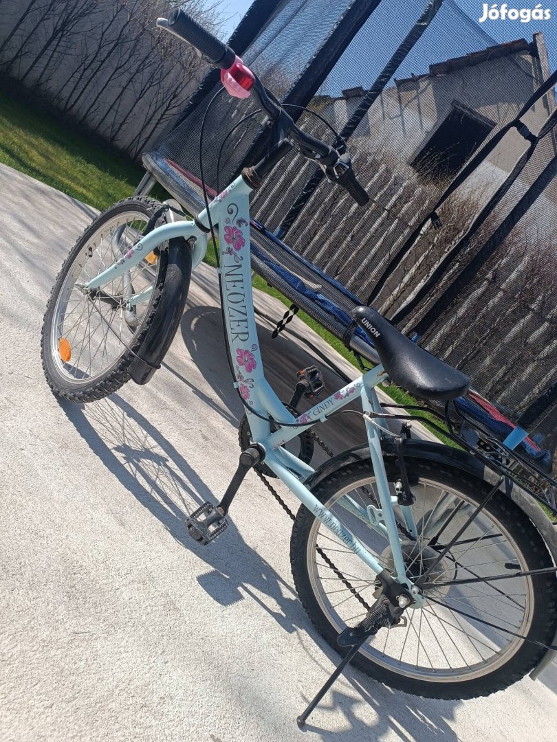 20-as kislány bicikli