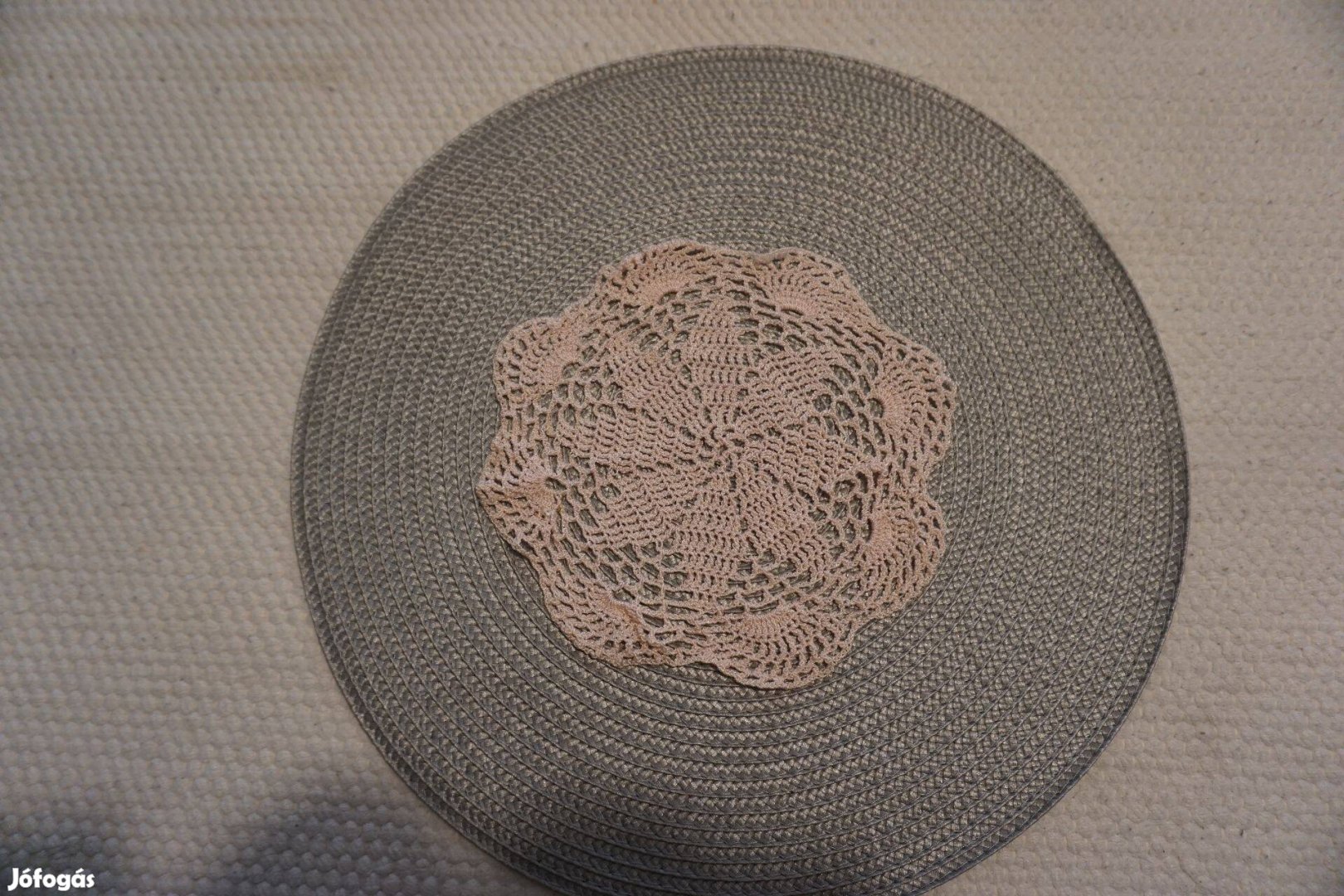 20 cm-es fehér kerek csillag mintás alátét terítő eladó