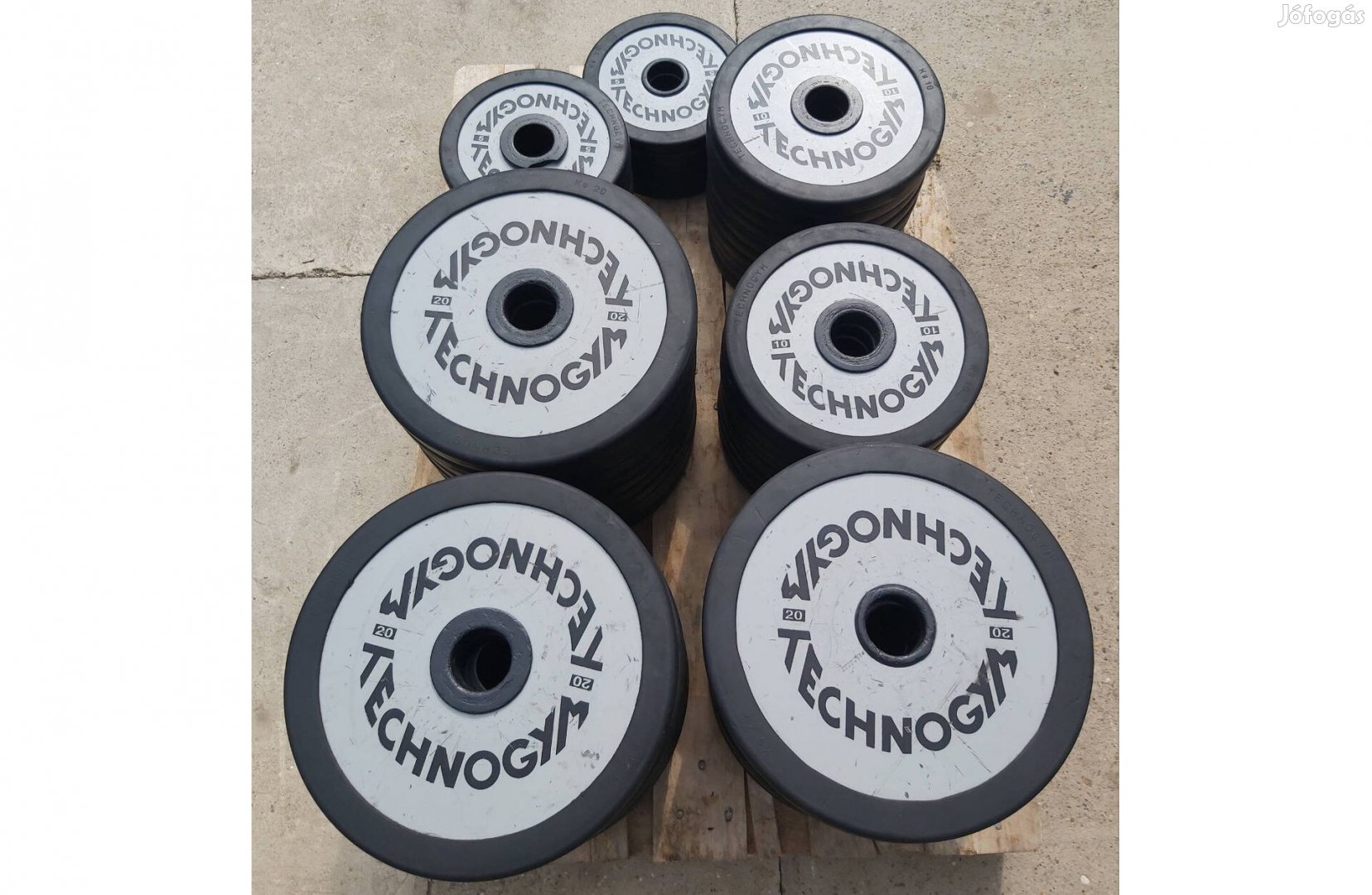 20 kg-os gumírozott peremű Technogym súlyzó tárcsák 51 mm-es furattal