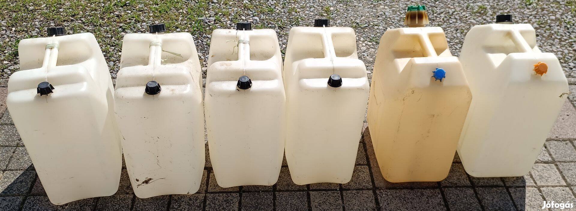 20 literes műanyag kannák