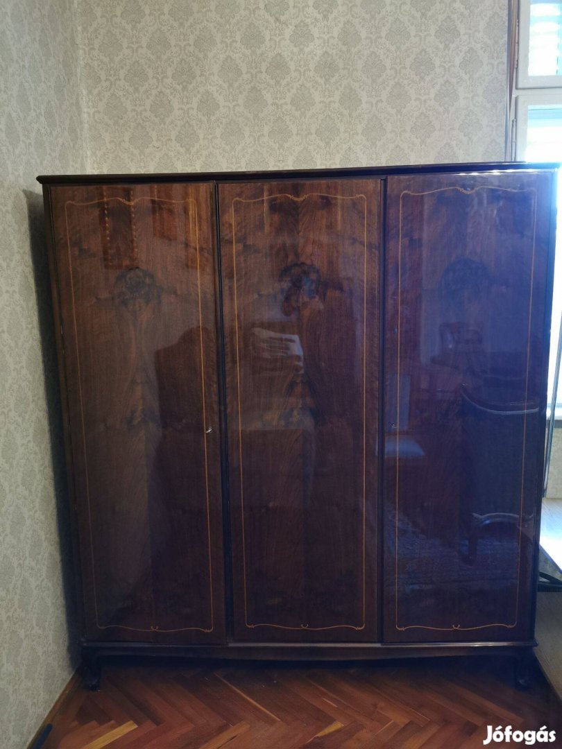 20.századi 3ajtós szekrény