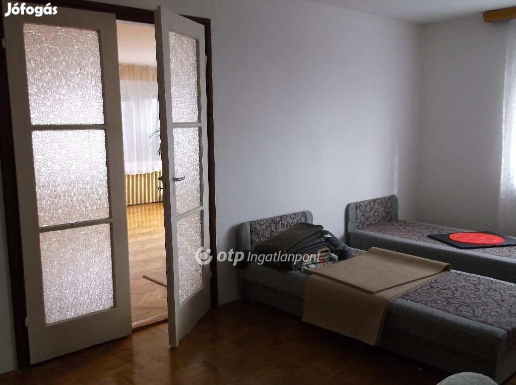 210 nm-es ház eladó Abasár