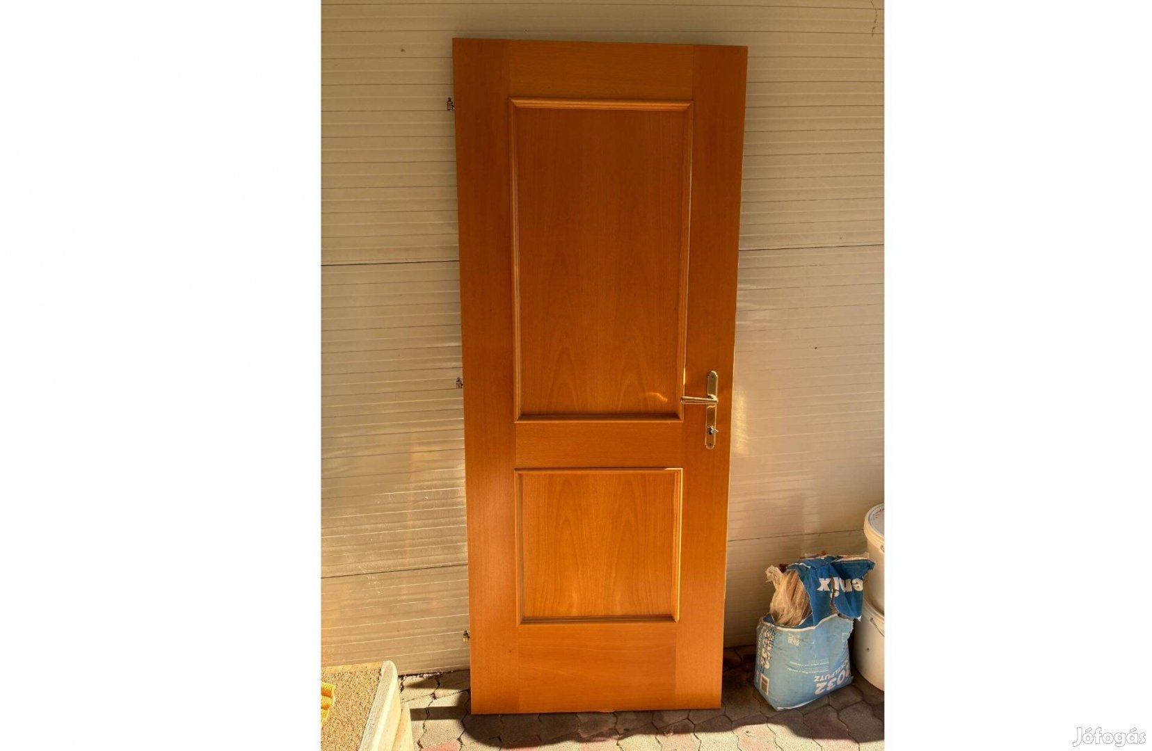 210x80x4 cm beltéri ajtó hibátlan kilinccsel és kulccsal