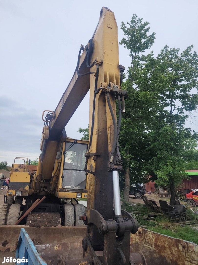 212 cater caterpillar forgó kotró rakodó
