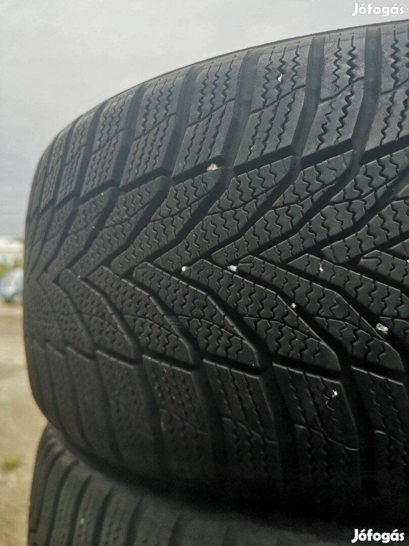 215/40R17 Kiárusítás 95% újszerű Nexen téligumi