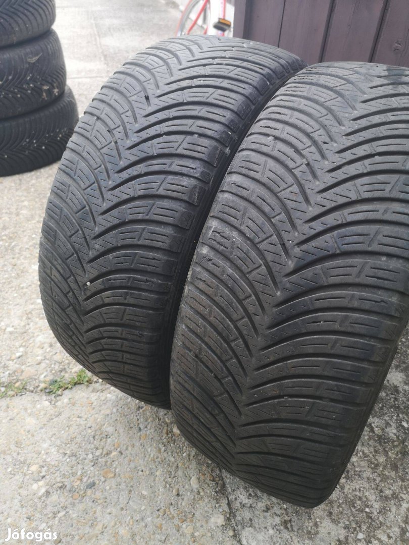 215/45R17 2db négyávszakos gumi