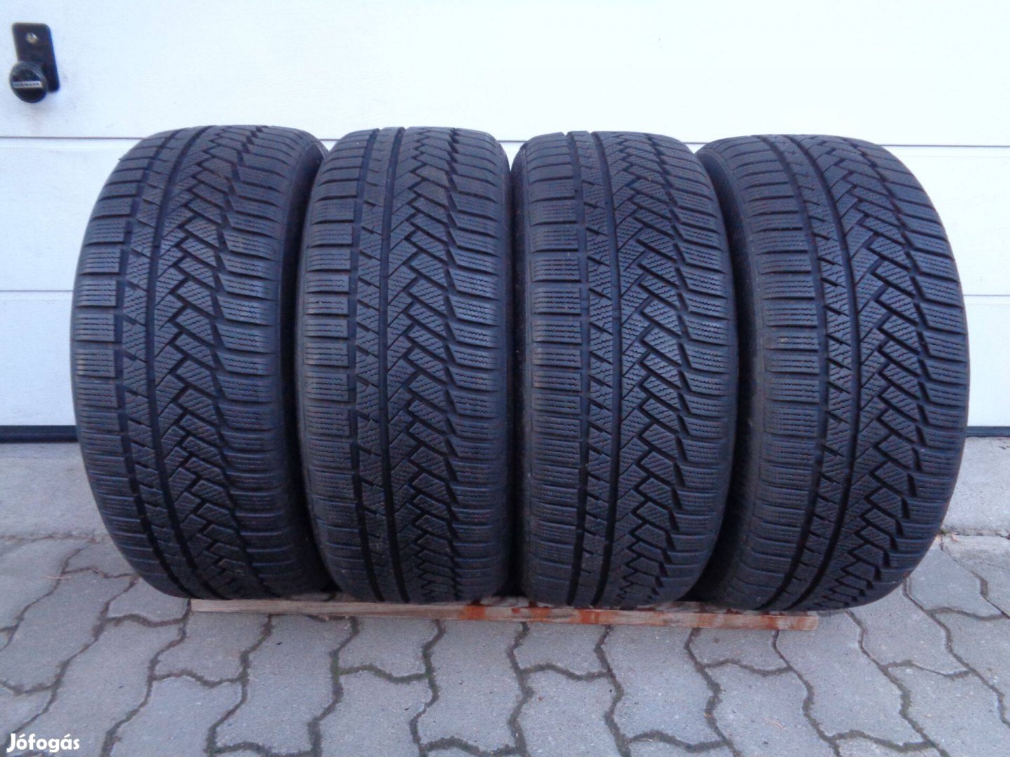 215/45R17 Continentl téli gumi keveset futott újszerű állapotba eladó