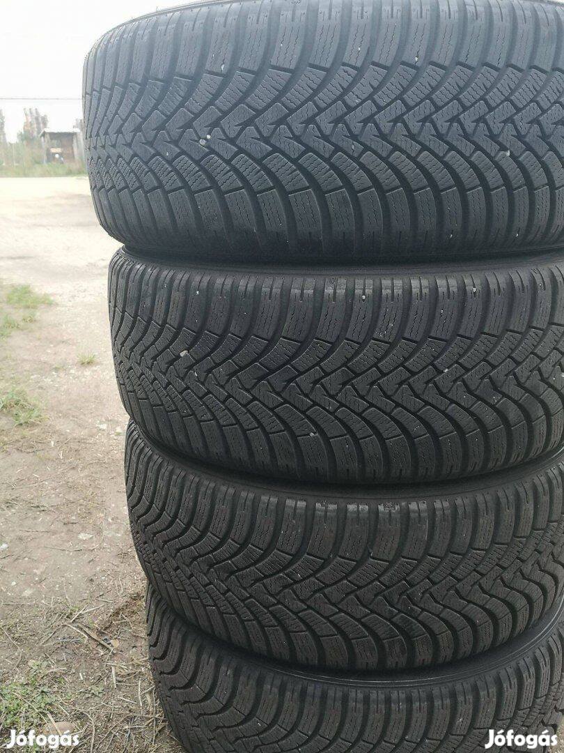 215/45R17 Kiárusítás újszerű Falken téligumi