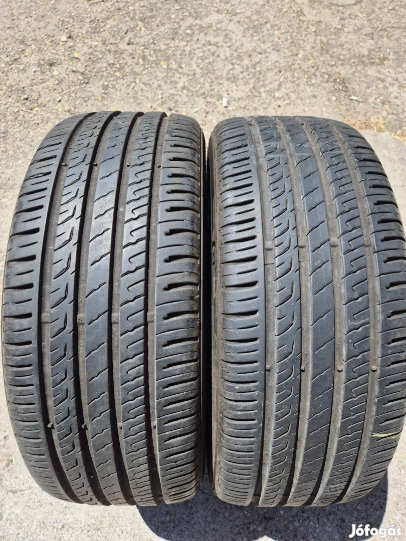 215/45R18 Barum