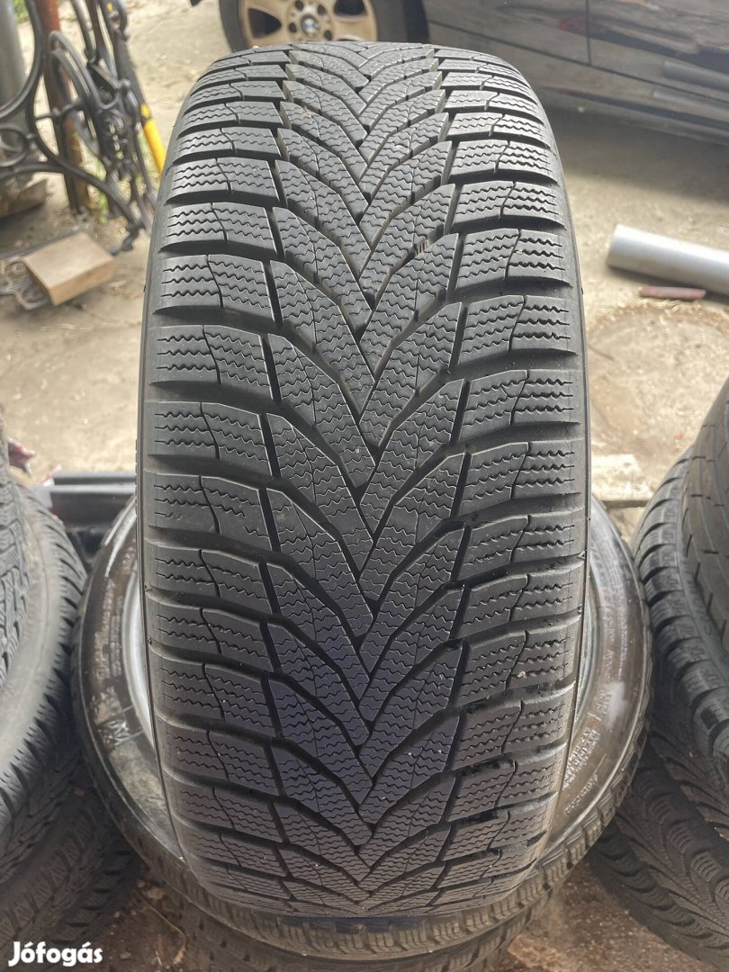 215/45/18 téli gumi Nexen