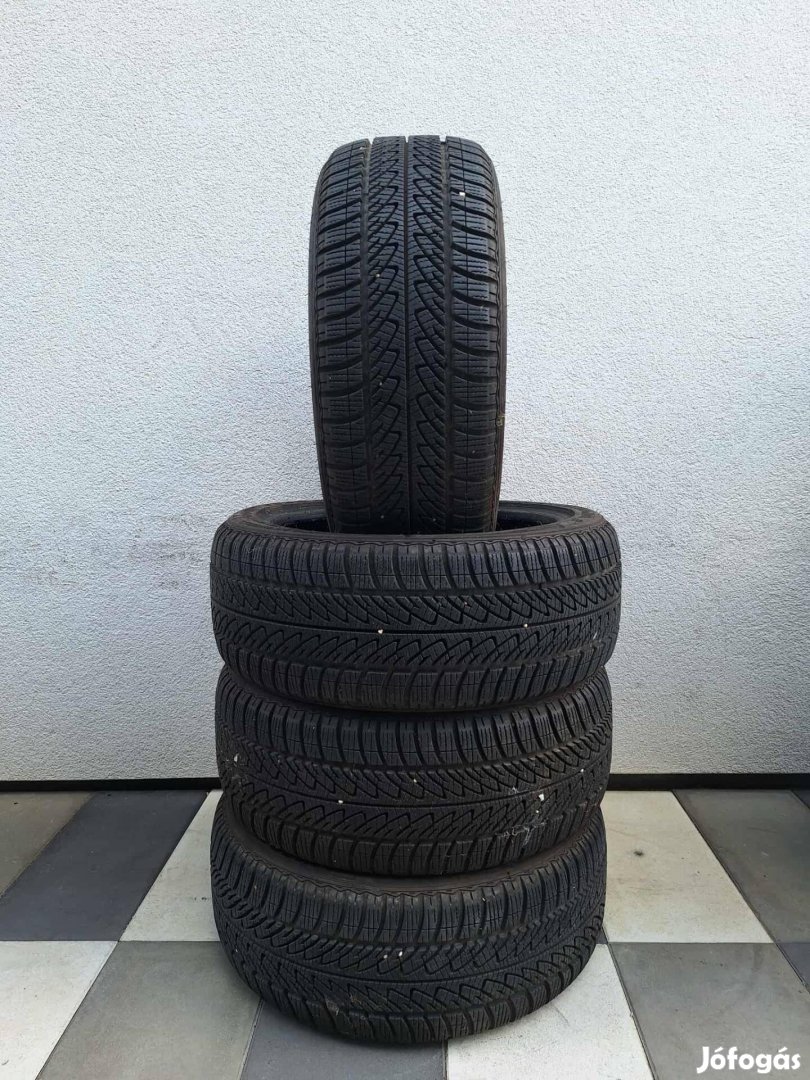 215/45 r17 Good Year közel új állapotú téligumi DOT3014