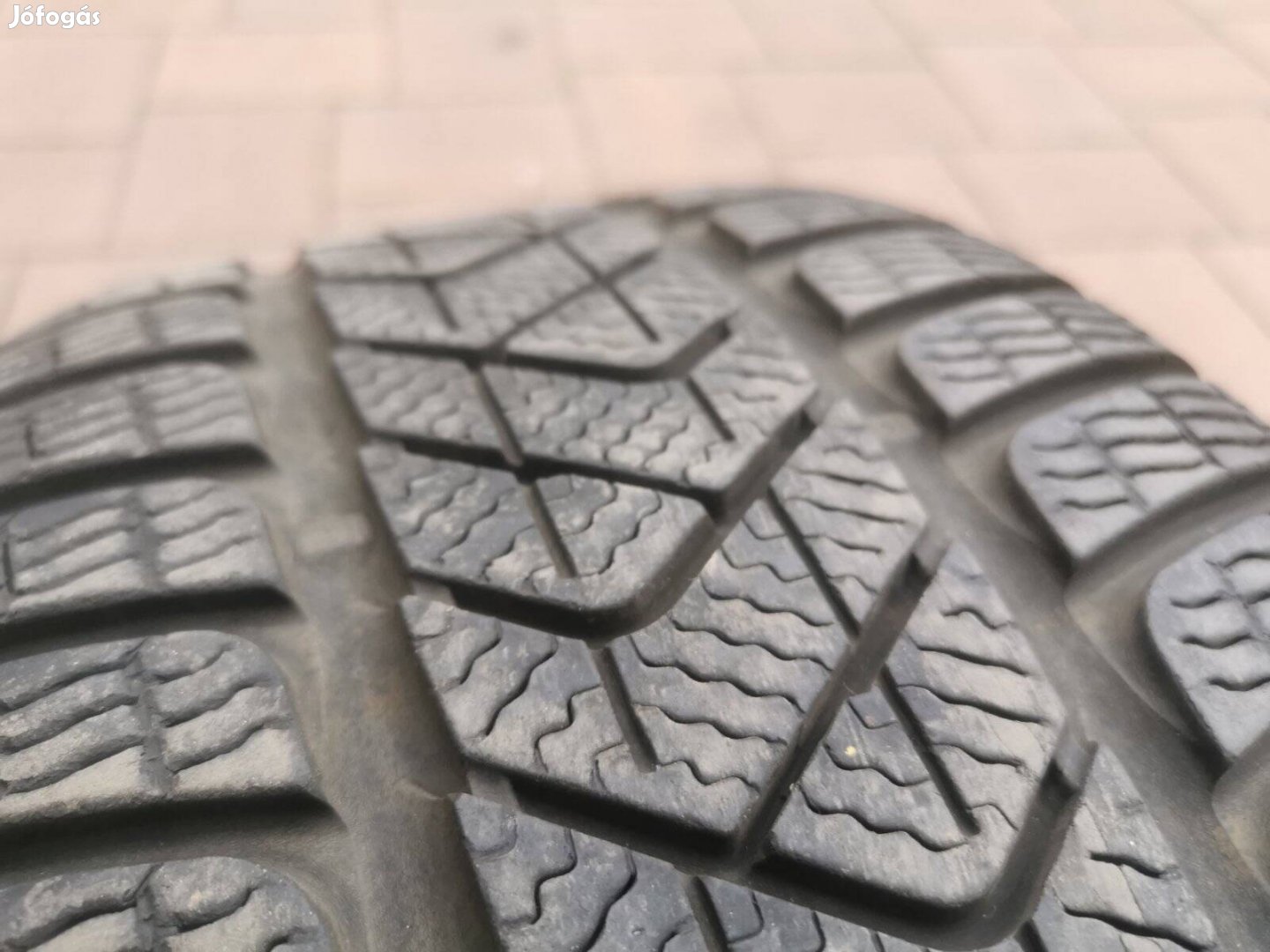 215/45r16 Pirelli scottozero 3 téligumik