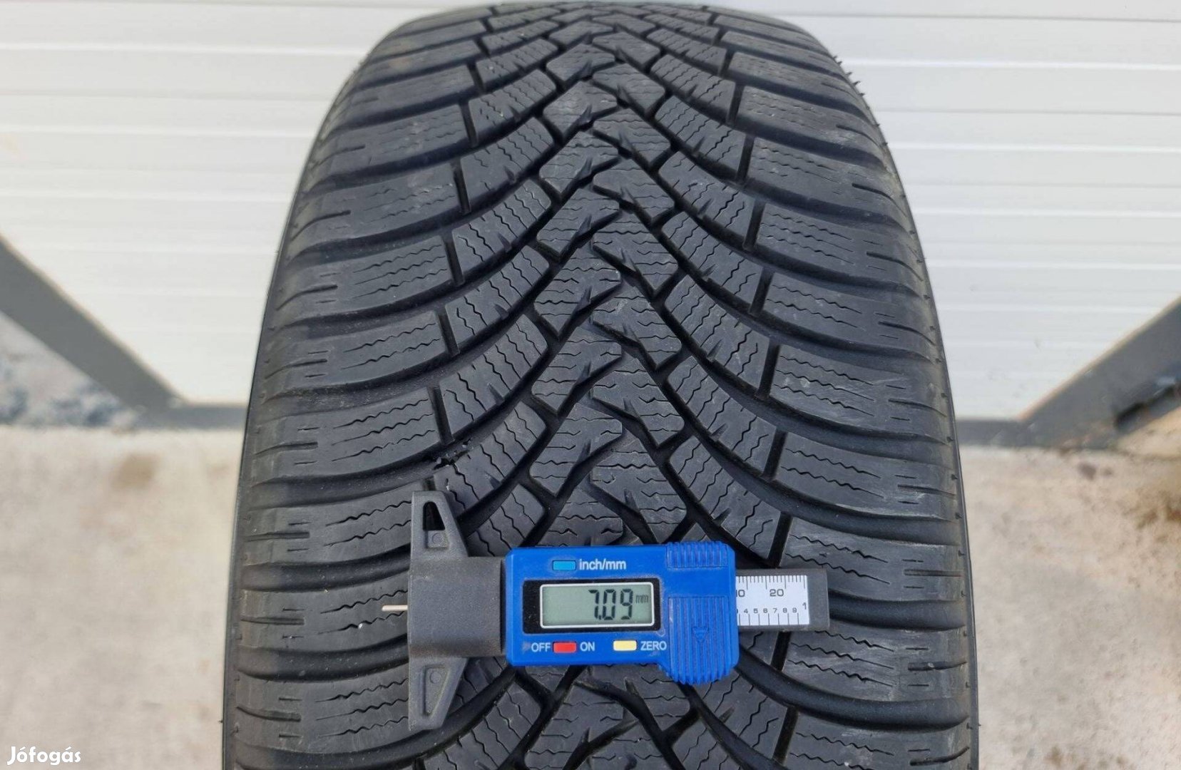 215/50R17 Falken téli garnitúra szinte újszerű állapotban eladó!