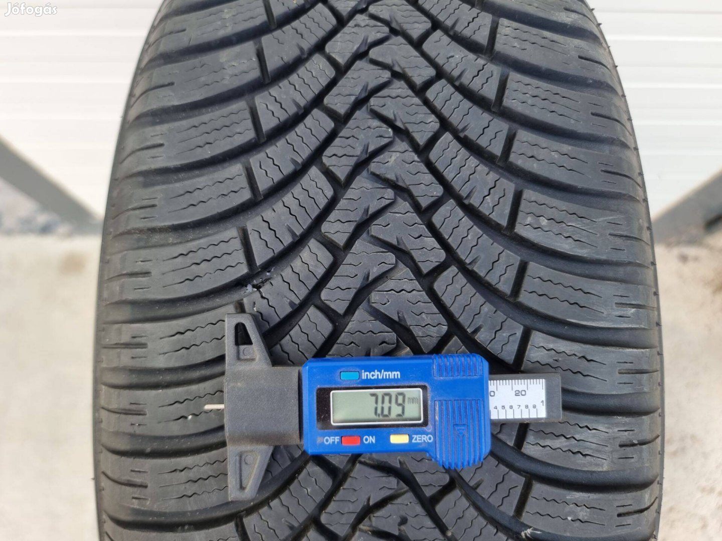 215/50R17 Falken téli garnitúra szinte újszerű állapotban eladó!