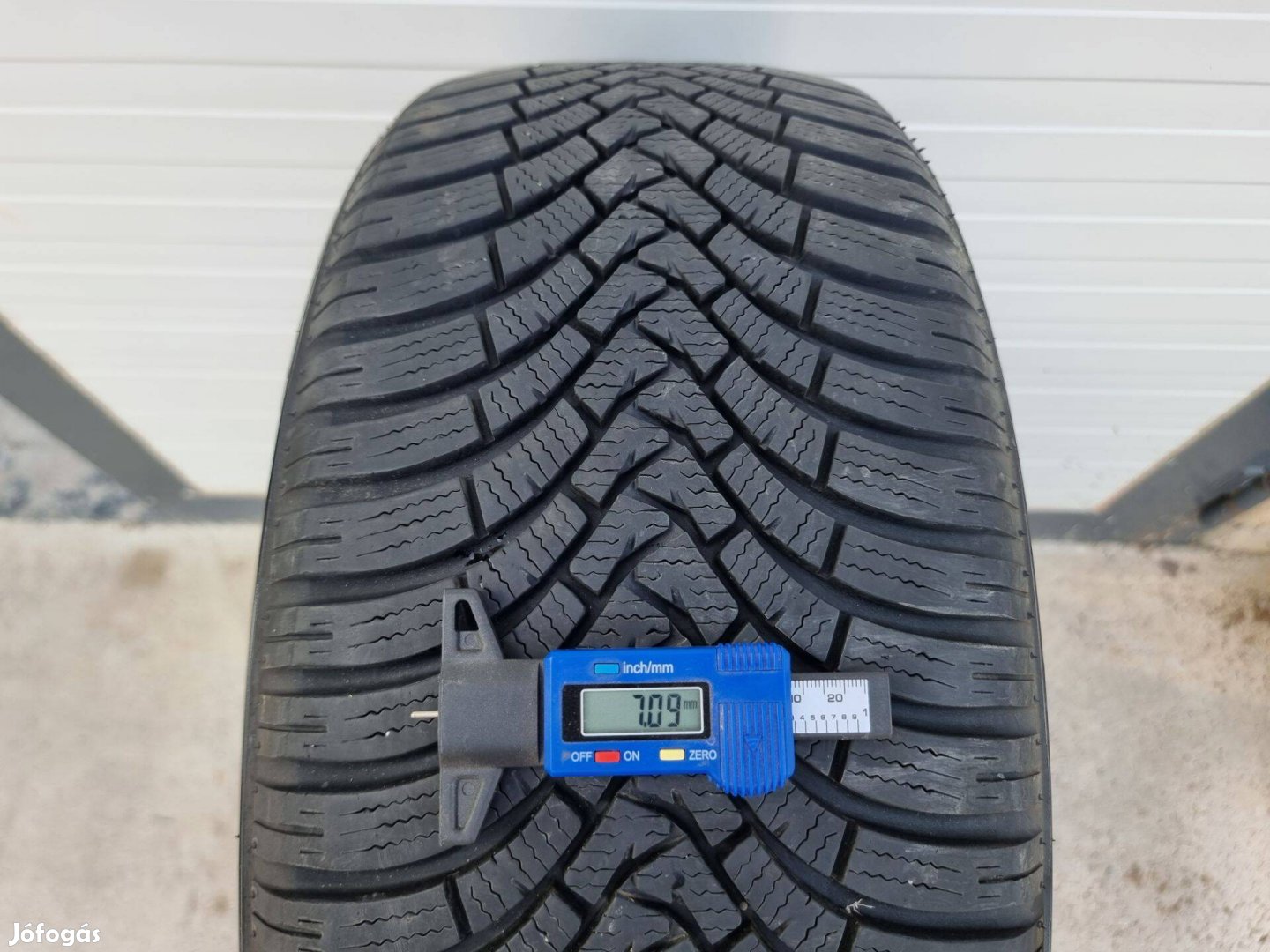 215/50R17 Falken téli garnitúra szinte újszerű állapotban eladó!