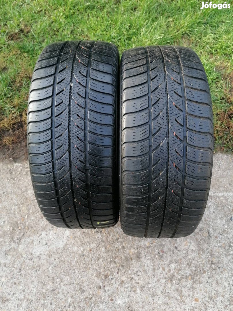 215/50R17-es Téligumi 