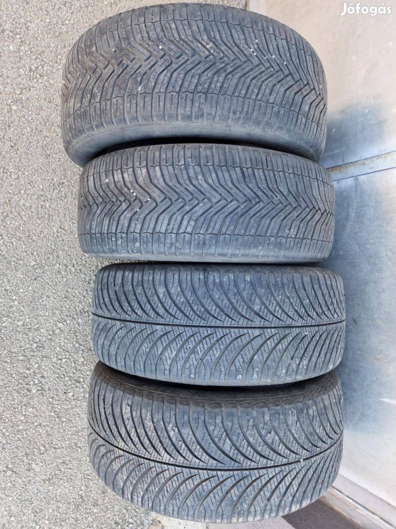 215/50/17 Négyévszakos gumi