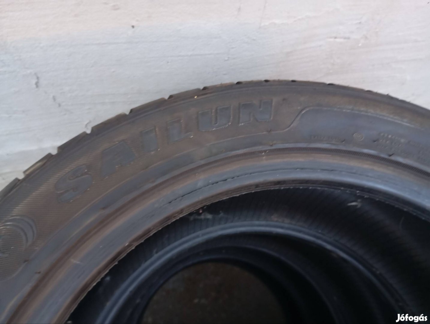 215/50 R17 Nyári gumik eladóak?