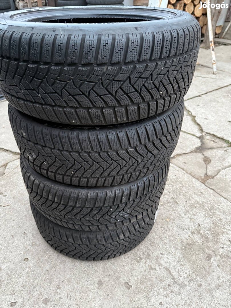 215/50r17 Dunlop téligumik