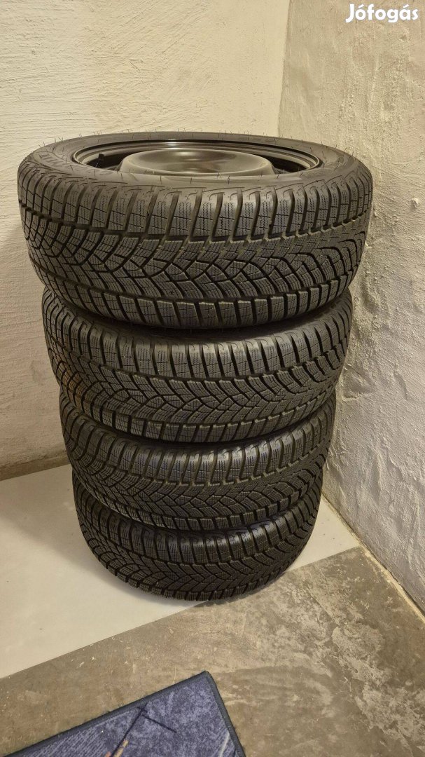 215/55R16 Goodyear téligumi lemezfelnin eladó (8.5-9mm) Honda Civic