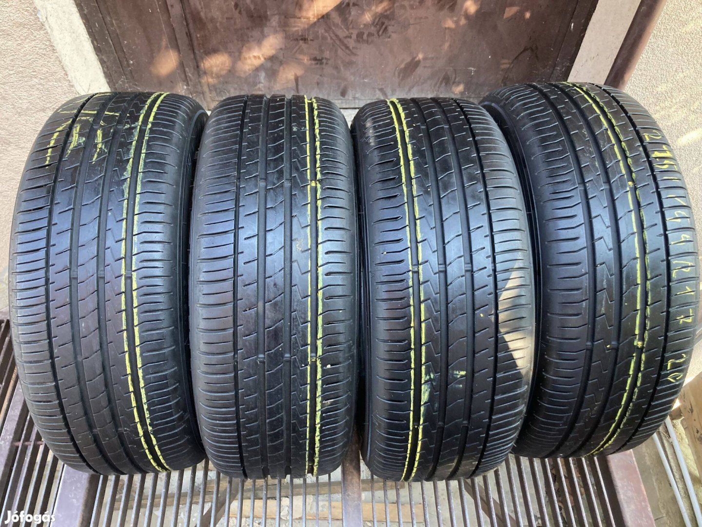 215/55R17 Falken nyári 215/55R17 újszerű hsznált gumi