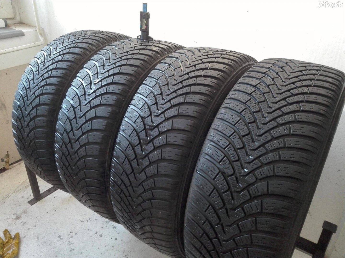 215/55R17 Falken téli gumi garnitúra 215/55 r17