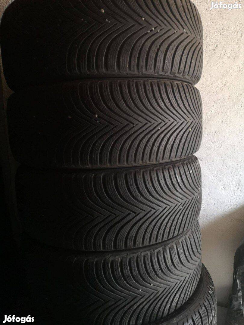 215/55R17 Michelin Alpin téligumik