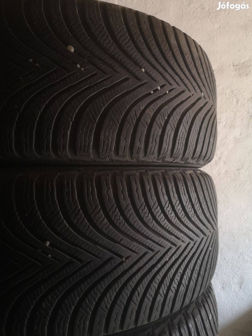 215/55R17 Michelin Alpin téligumik