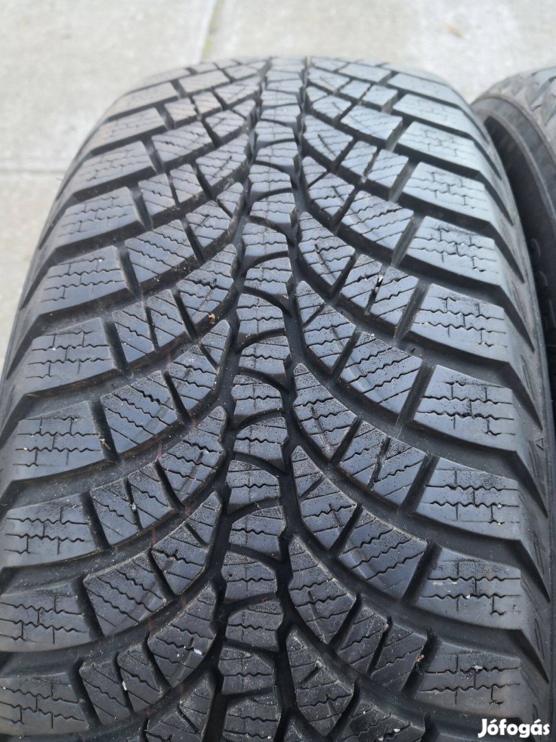 215/55R17-es Kumho téli gumi