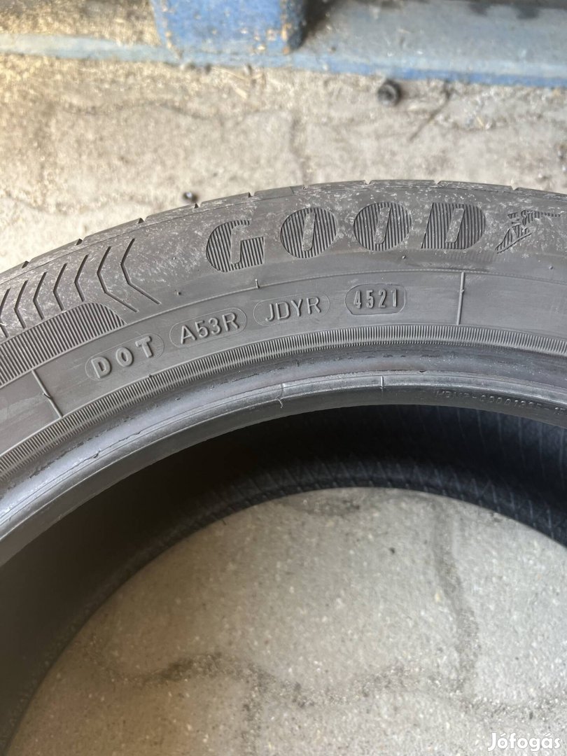 215/55R17 nyári gumi eladó 