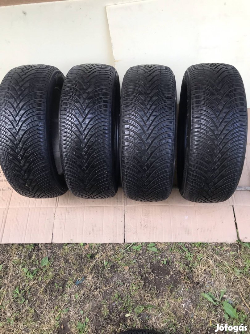 215 55 17 Kleber 215/55r17 jó állapotú téligumi garnitúra eladó.