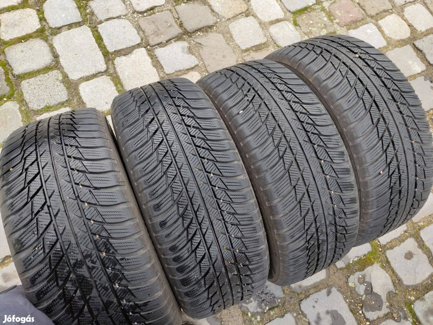 21555 R17 Bridgestone Blizzak LM001 téligumi