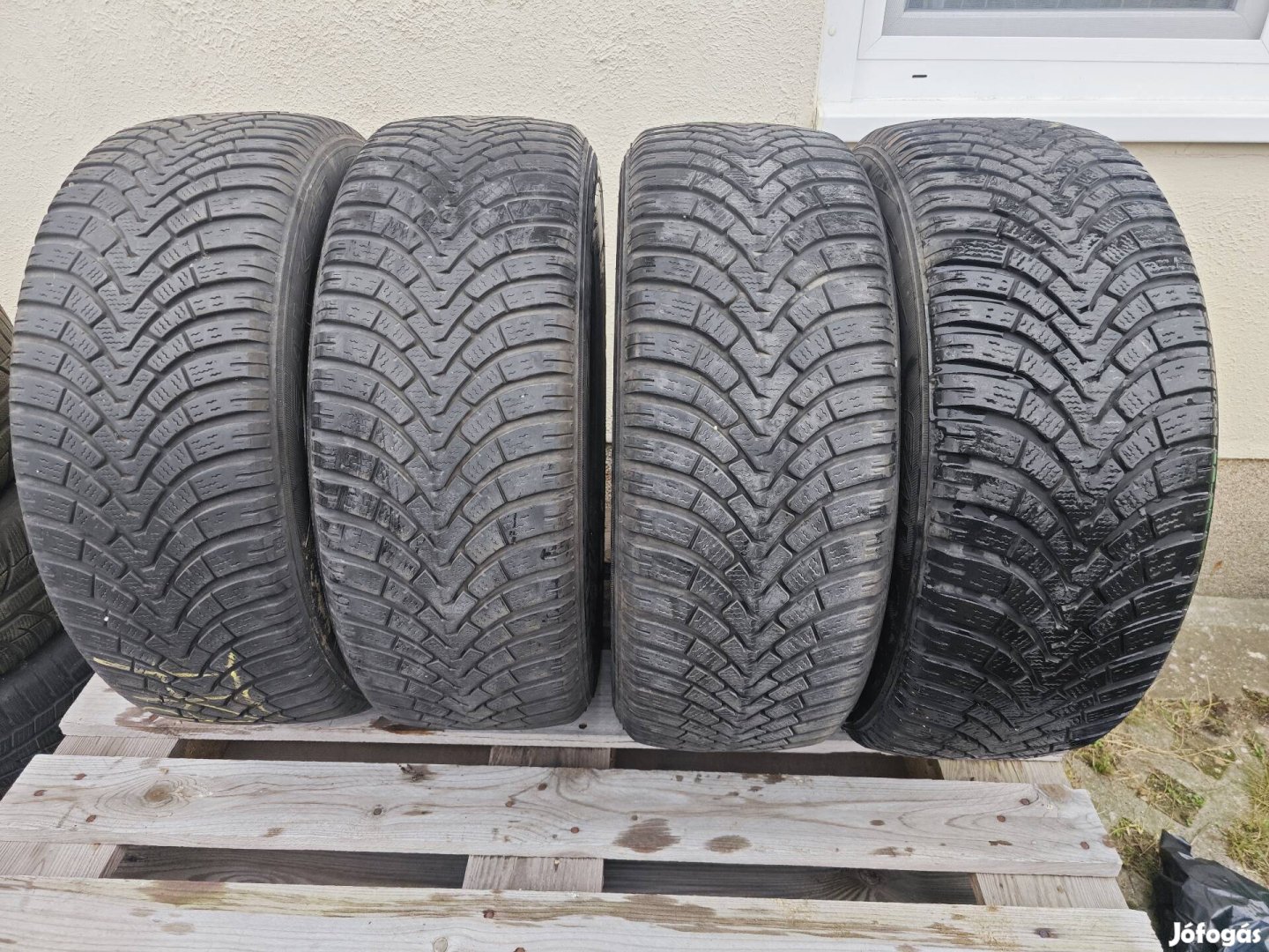 215/55 R17 Falken téli gumi