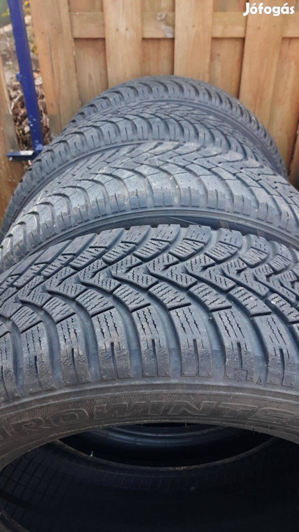 215/55 R17 Falken téli gumiabroncs garnitúra eladó!