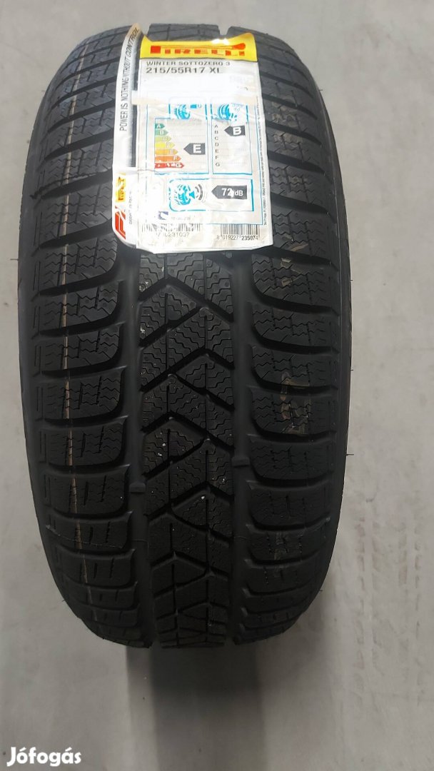 215/55 R17 Pirelli téligumi 1db